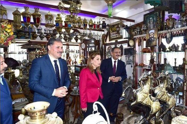 Bakan &Ouml;zhaseki, Sanat Merkezi Ve Sanat Sokağını Gezdi 3