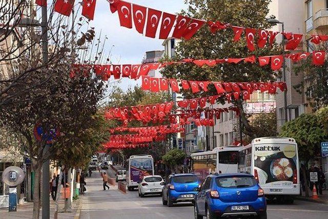 Bandırma Caddeleri Kırmızı-beyaz