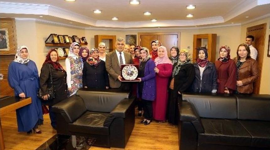 Ereğli Ak Parti Kadın Kollarından Başkan &Ouml;zg&uuml;ven&rsquo;e Ziyaret