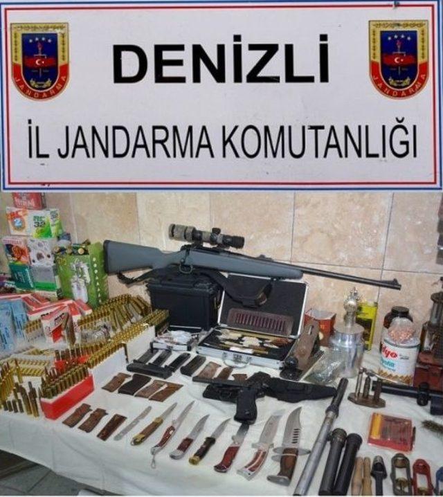 Denizli’de Bir Evde Cephanelik Bulundu