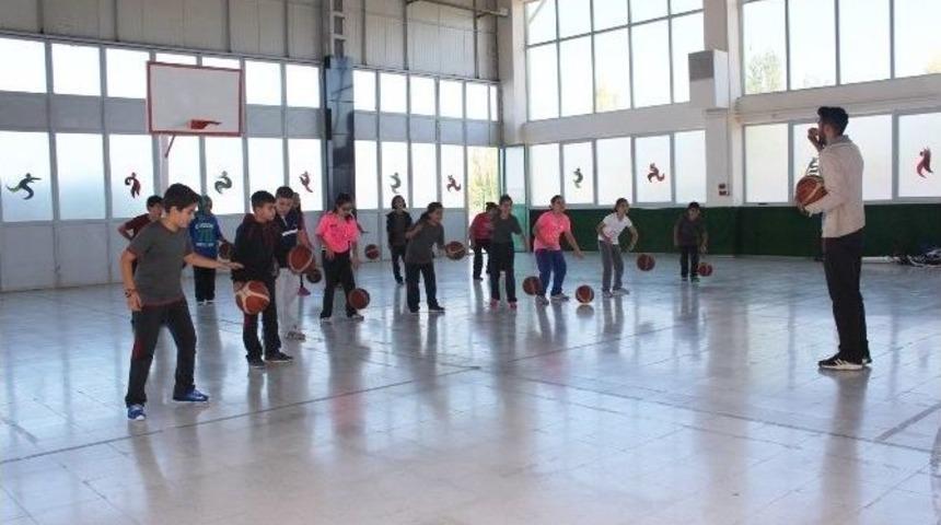 &Ouml;ğrenci Kul&uuml;plerinde Yetenekler Keşfediliyor