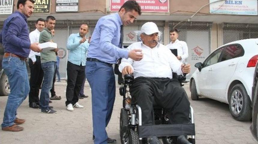 Silopi Kaymakamı Savaş Konak&rsquo;tan Engelli Vatandaşa Ak&uuml;l&uuml; Ara&ccedil;