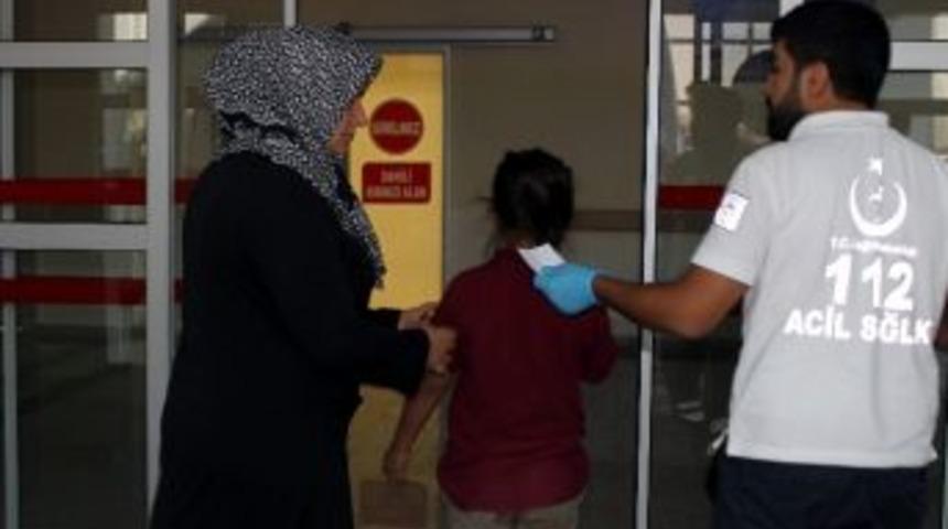 Okulda D&uuml;şen &Ccedil;ocuk Hastaneye Kaldırıldı