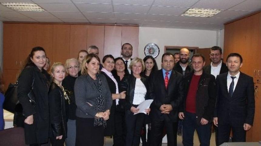 Baro Başkanı Se&ccedil;ilen Av. Azade Ay Mazbatasını Aldı