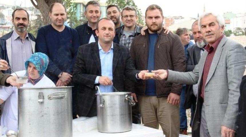 Ak Parti Biga İl&ccedil;e Teşkilatından Aşure İkramı