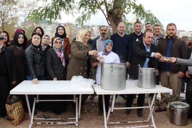 Ak Parti Biga İlçe Teşkilatından Aşure İkramı