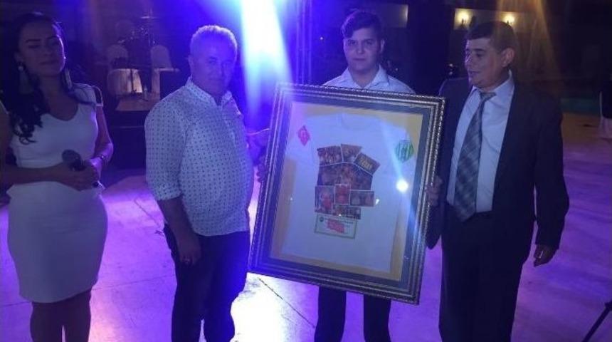 Korkuteli Belediyespor&rsquo;dan Birlik Ve Beraberlik Yemeği