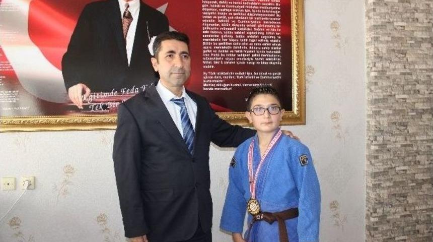 Yavuz Selim Ortaokulu &Ouml;ğrencisi T&uuml;rkiye Şampiyonu Oldu