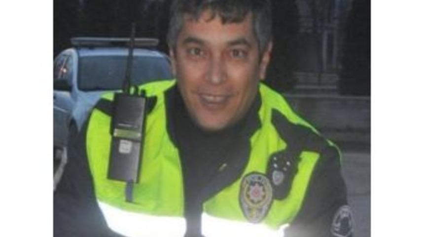 Trafik Polisi &Ccedil;elik Kalp Krizi Ge&ccedil;irdi