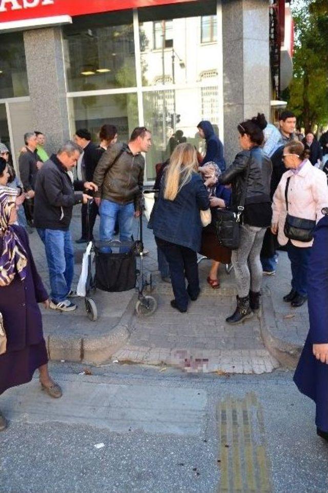 Kaldırımdan İnerken Yaralanan Yaşlı Kadın Hastanelik Oldu 2