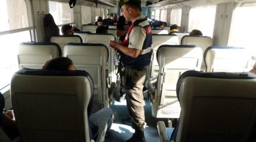 Jandarma Ekipleri Trende Huzur Denetimi Yaptı