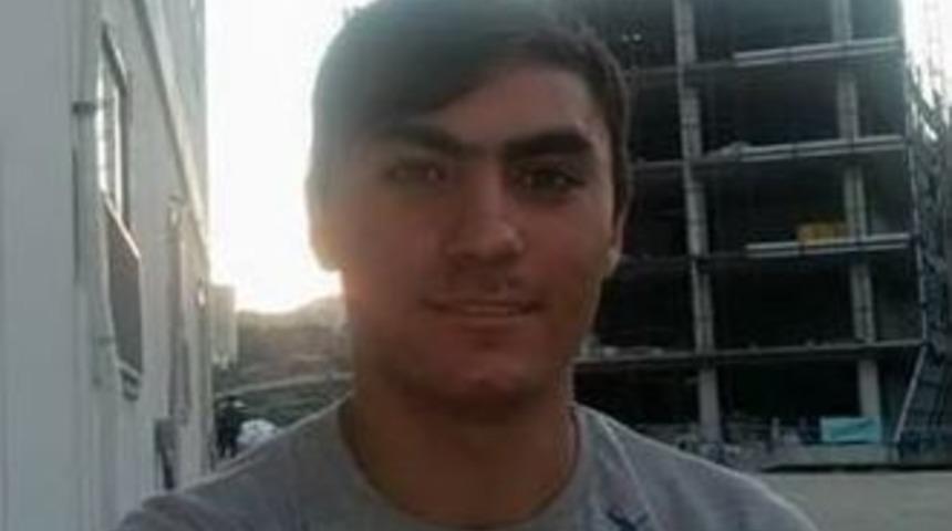 Trakt&ouml;r Taşlık Alana Yuvarlandı: 1 &Ouml;l&uuml; 1 Yaralı