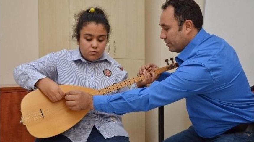 (&ouml;zel Haber) 14 Yaşındaki G&ouml;rme Engelli Neslihan, Acun&rsquo;a Mesaj G&ouml;nderdi