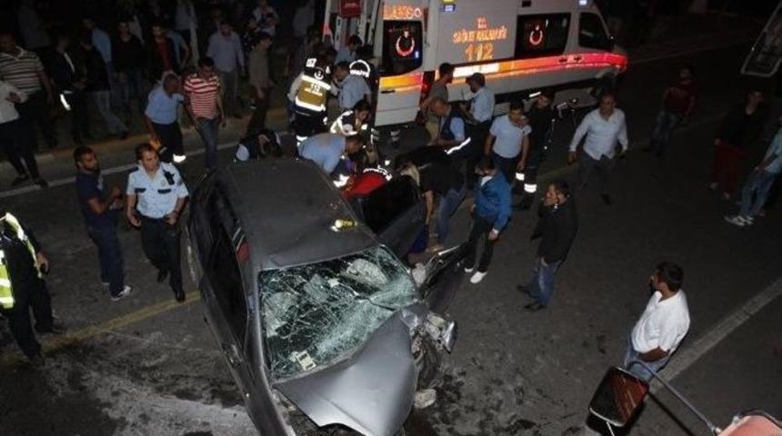 Mersin&rsquo;de Otomobil Ref&uuml;je &Ccedil;arptı: 3 Yaralı