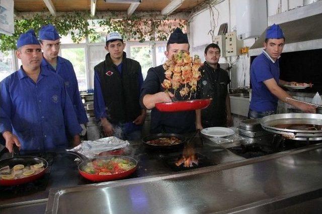 Palamut, Karadeniz’i Terk Edemeyince Av Sezonu Uzadı