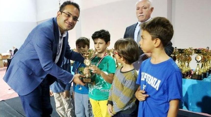 Cumhuriyet Bayramı Satran&ccedil; Turnuvası&rsquo;na Yoğun İlgi