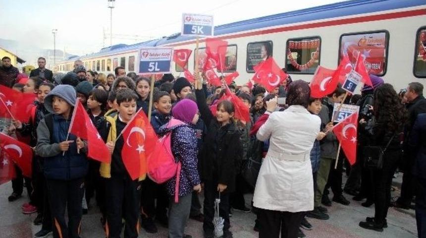 Tekden Cumhuriyet Eğitim Treni Sivas&rsquo;a Gitti
