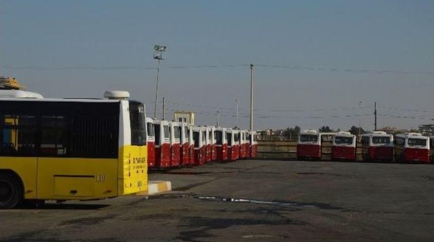 Diyarbakır&rsquo;da Belediye &Ccedil;alışanları İş Bıraktı, Vatandaşlar Mağdur Oldu
