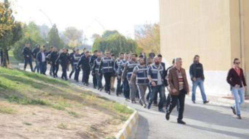 Karaman&rsquo;da Fet&ouml;&rsquo;den G&ouml;zaltına Alınan 15 Kişi Adliyeye Sevk Edildi