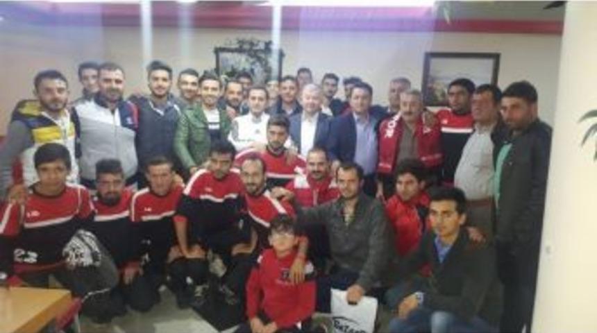 Develisporlu Futbolcular Moral Yemeğinde Bir Araya Geldi