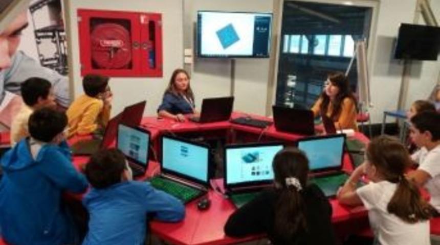 Bilgi Evi &Ouml;ğrencileri Robotları &Ouml;ğreniyor