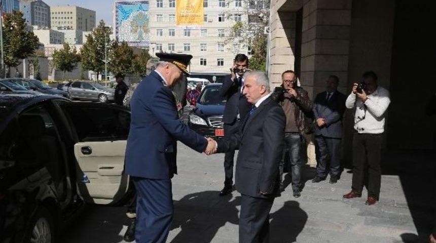 Hava Kuvvetleri Komutanı Orgeneral &Uuml;nal, Vali Kam&ccedil;ı&rsquo;yı Ziyaret Etti