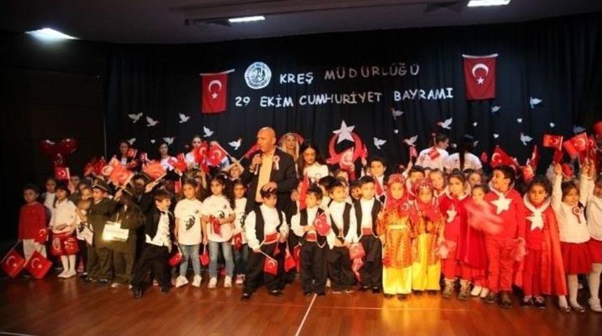 Kreş &Ouml;ğrencilerinden 29 Ekim Cumhuriyet Bayramı Coşkusu