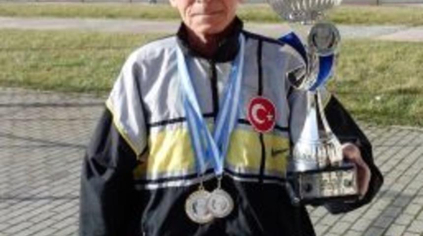 82 Yaşındaki Sporcu Cumhuriyet Koşusu&rsquo;na Hazır