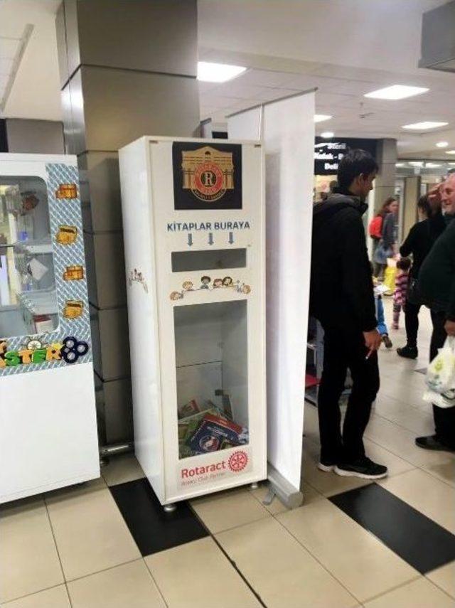 &Ouml;ğrenciler Rotaract Kul&uuml;b&uuml;&rsquo;n&uuml;n Kitap Kumbarası İle Okuyacaklar 1