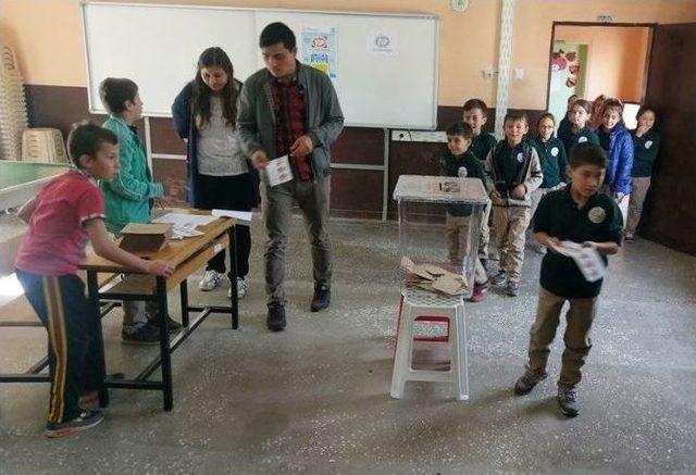 Hasanlar Ortaokulu&rsquo;nda &Ouml;ğrenci Meclisi Başkanı Se&ccedil;imi 1