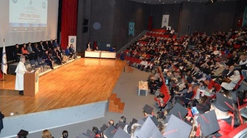 Sağlık Hizmetleri Myo &Ouml;ğrencileri Diplomalarına Kavuştu