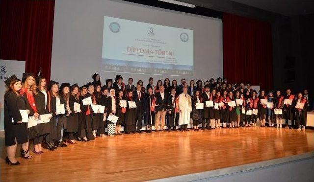 Sağlık Hizmetleri Myo Öğrencileri Diplomalarına Kavuştu