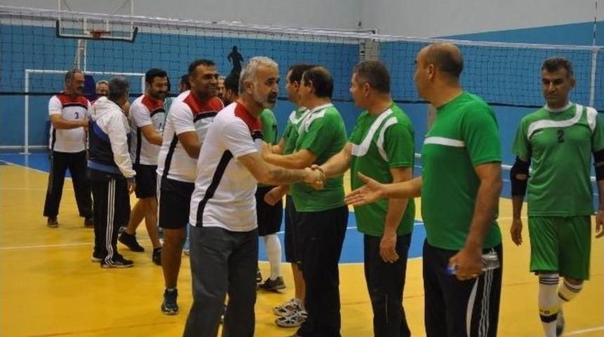 &Ouml;ğretmenlerarası Voleybol Turnuvası Başladı