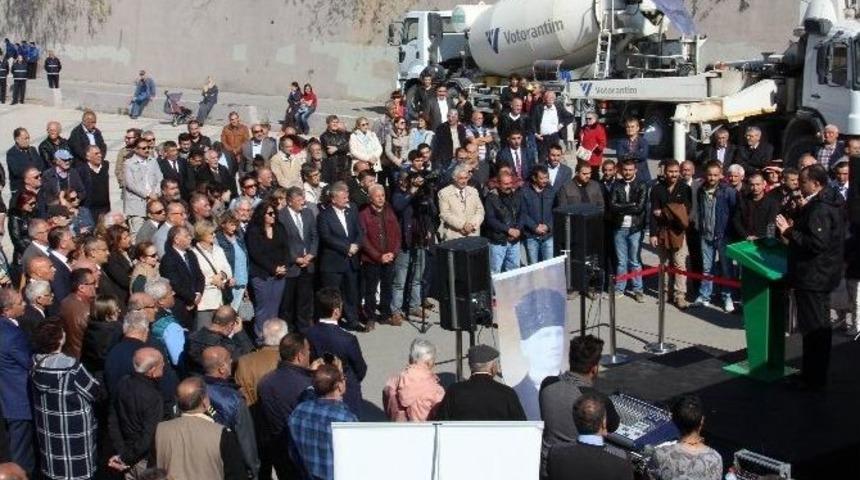 Y&uuml;z&uuml;nc&uuml;yıl Pazaryeri Yenileniyor