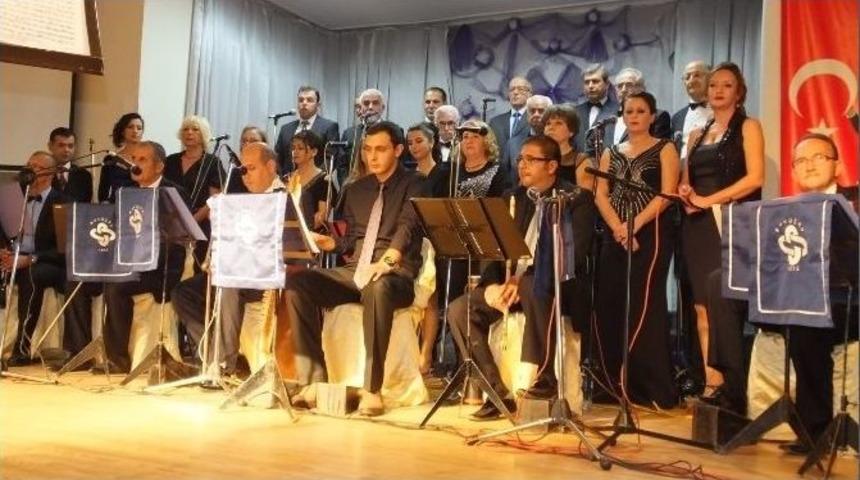 Burhaniye De Sonbahar Konseri&rsquo;ne Yoğun İlgi