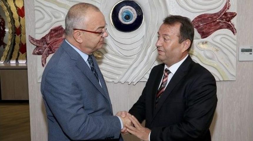 Manisa Barosu Yeni Y&ouml;netimi Başkan Erg&uuml;n&rsquo;&uuml; Ziyaret Etti