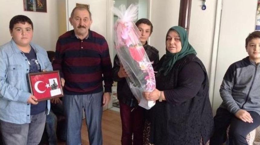 &Ouml;ğrencilerden Şehit Ailesine Anlamlı Ziyaret