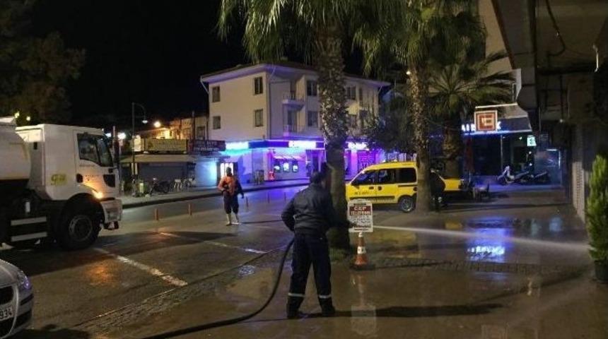 Meydan, Cadde Ve Sokaklar Yıkanıyor