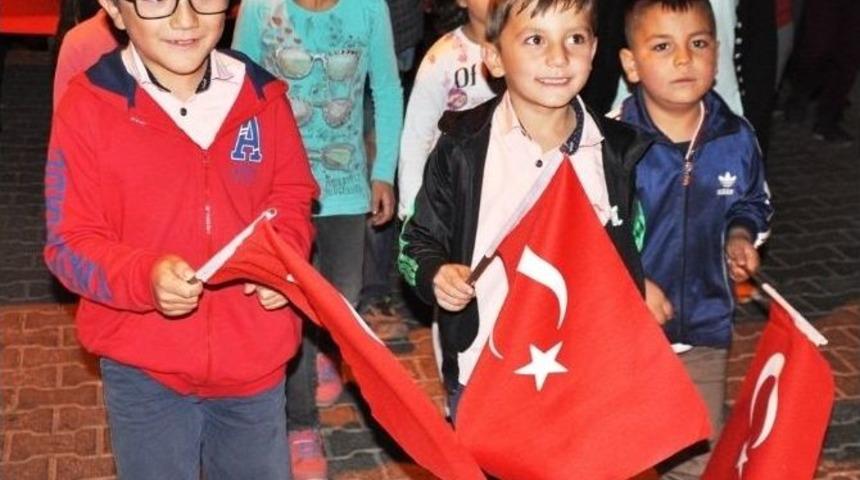 &Ouml;demiş&rsquo;te Cumhuriyet Meşalesi Bı&ccedil;ak&ccedil;ı&rsquo;da Yandı