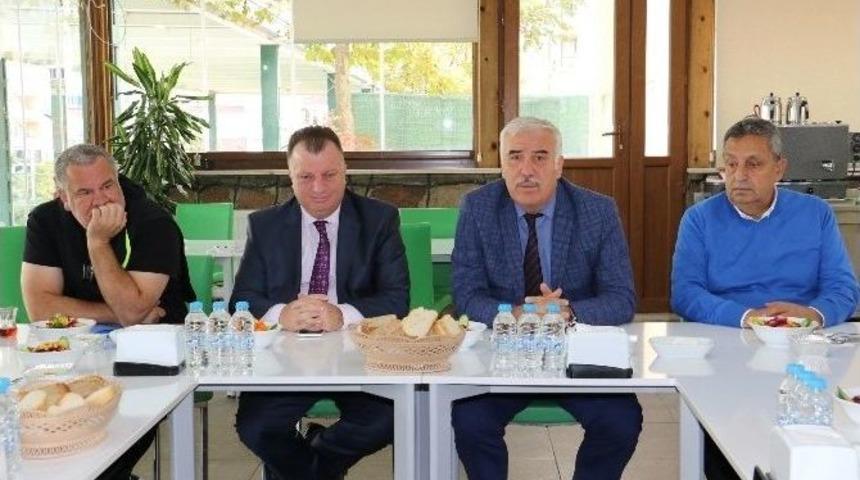 Büyükşehir Yönetiminden Eriş Ve Futbolculara Tam Destek