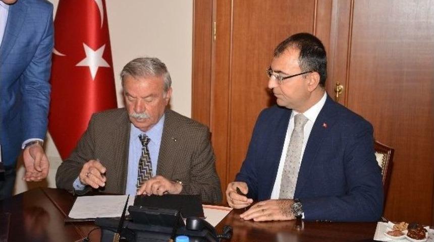 Başkan S&ouml;z&uuml;nde Durdu İl&ccedil;eye Okul Yaptırıyor