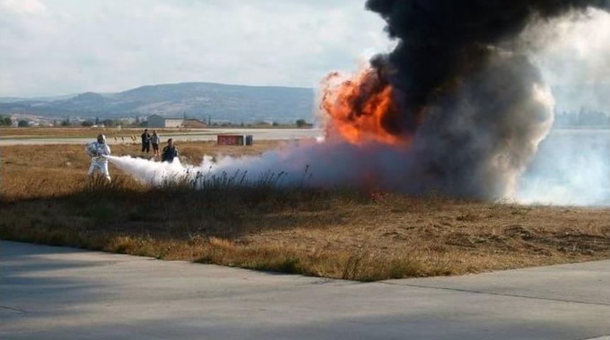 &Ccedil;anakkale Havaalanı&rsquo;nda Yangın Tatbikatı