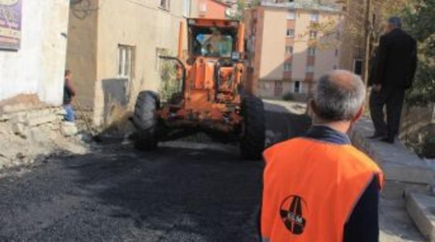Hakkari Şehir İ&ccedil;indeki Yollar Asfaltlanıyor