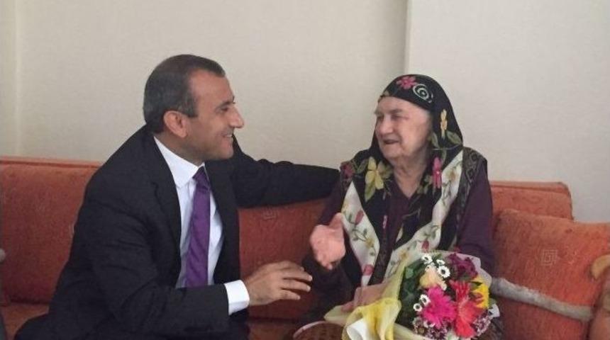 93 Yaşındaki Yaşlılara Cumhuriyet Ziyareti