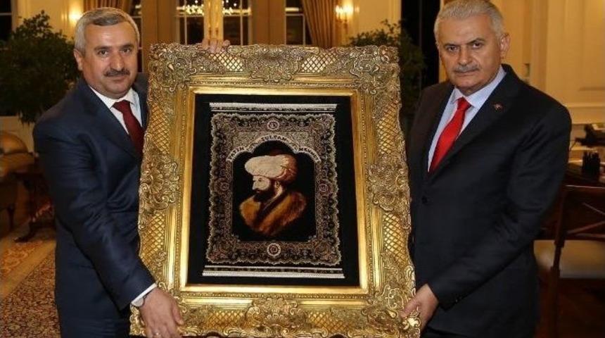 K&ouml;rfez Belediye Başkanı İsmail Baran, Başbakan Binali Yıldırım İle G&ouml;r&uuml;şt&uuml;