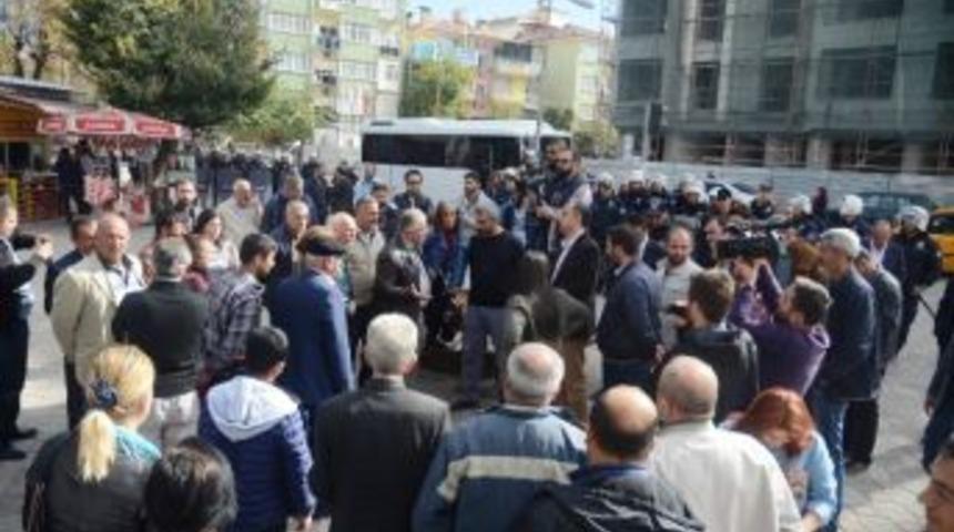 A&ccedil;ıklama Yapmak İsteyen Hdp&rsquo;li Gruba Polis İzin Vermedi