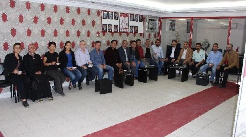 Adıyaman Berberler Ve Kuaf&ouml;rler Oda Başkanlığında Aşure Dağıtımı