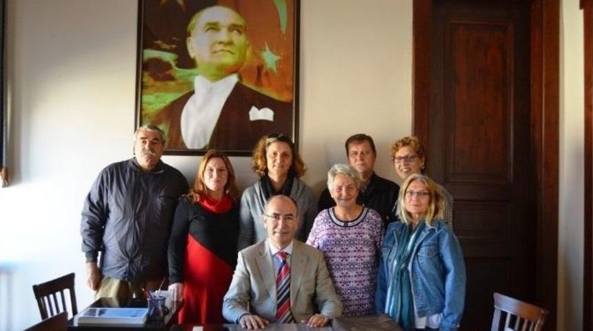 Ayvalık&rsquo;ta Şefkat Evleri Derneği Yeni Y&ouml;netiminden Şefkatli Ziyaretler