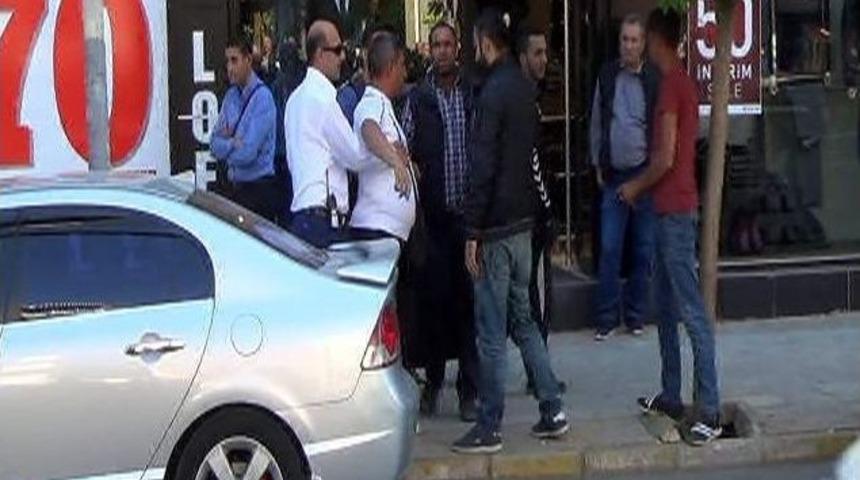 Basın A&ccedil;ıklaması Yapan Hdp&rsquo;lilere Vatandaşlardan Tepki