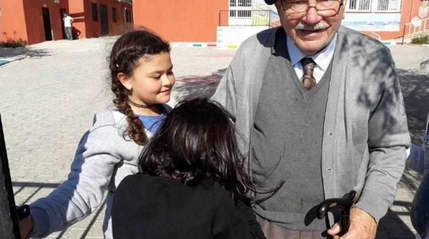 90&rsquo;lık Cemil Dede Tecr&uuml;belerini &Ouml;ğrencilerle Paylaştı